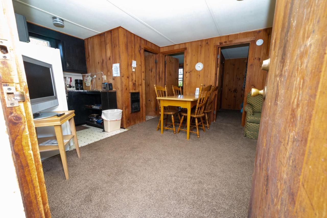 Fair Wind Motel And Cottages Clayton Esterno foto